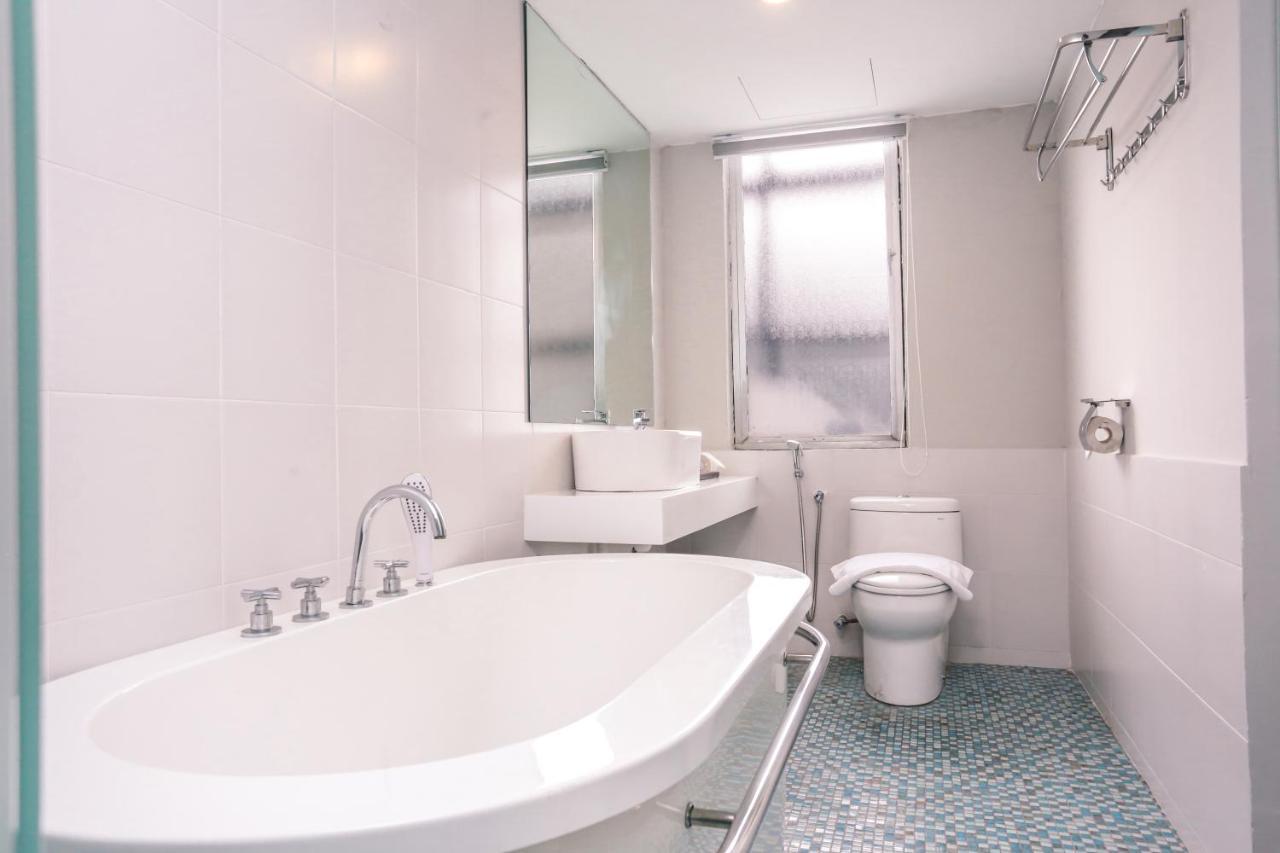Days Hotel & Suites By Wyndham Kl - Chan Sow Lin Mrt Or Lrt Kuala Lumpur Eksteriør bilde