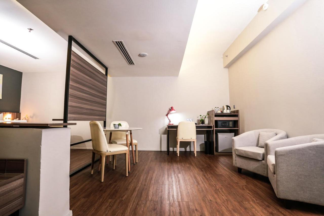 Days Hotel & Suites By Wyndham Kl - Chan Sow Lin Mrt Or Lrt Kuala Lumpur Eksteriør bilde