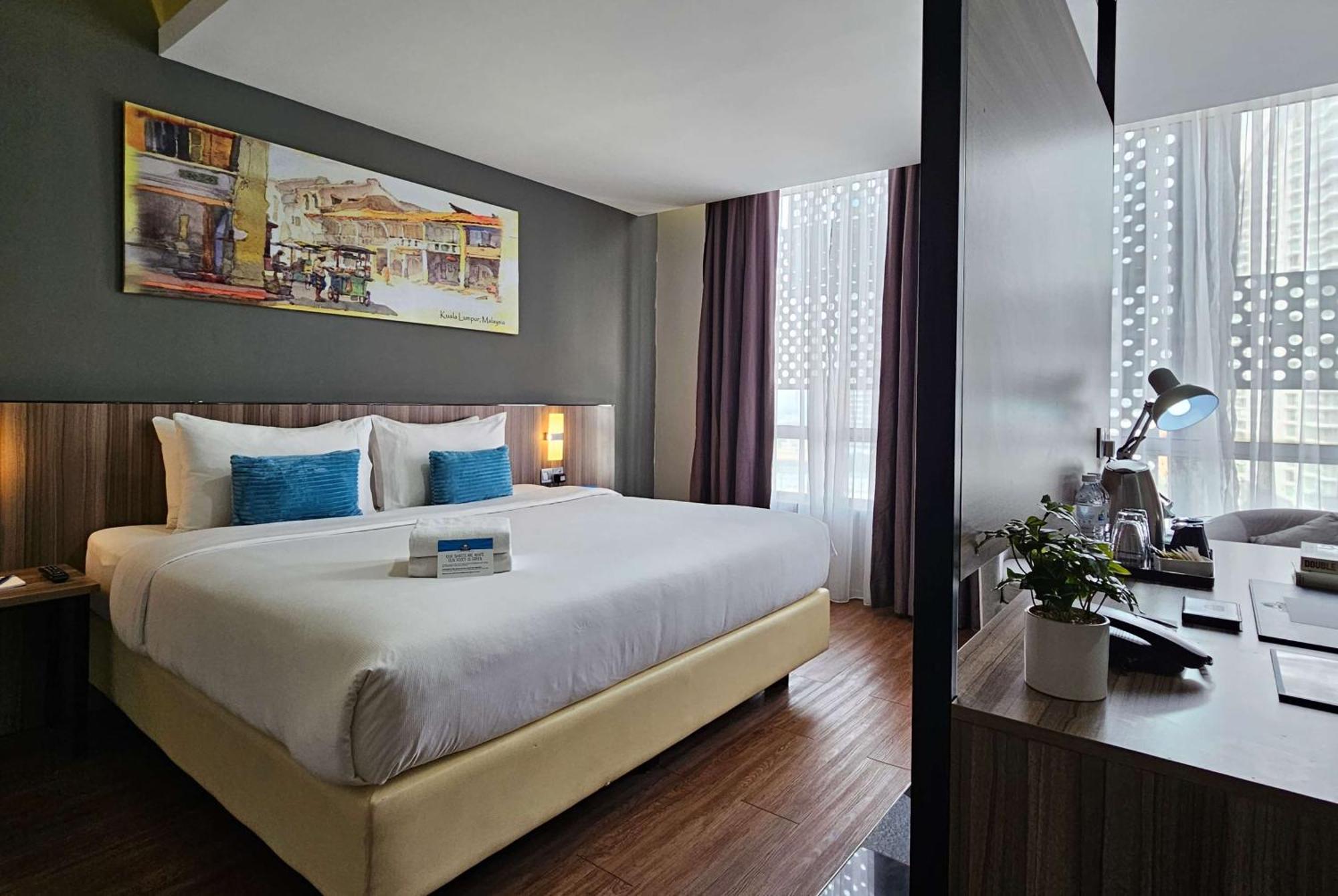 Days Hotel & Suites By Wyndham Kl - Chan Sow Lin Mrt Or Lrt Kuala Lumpur Eksteriør bilde